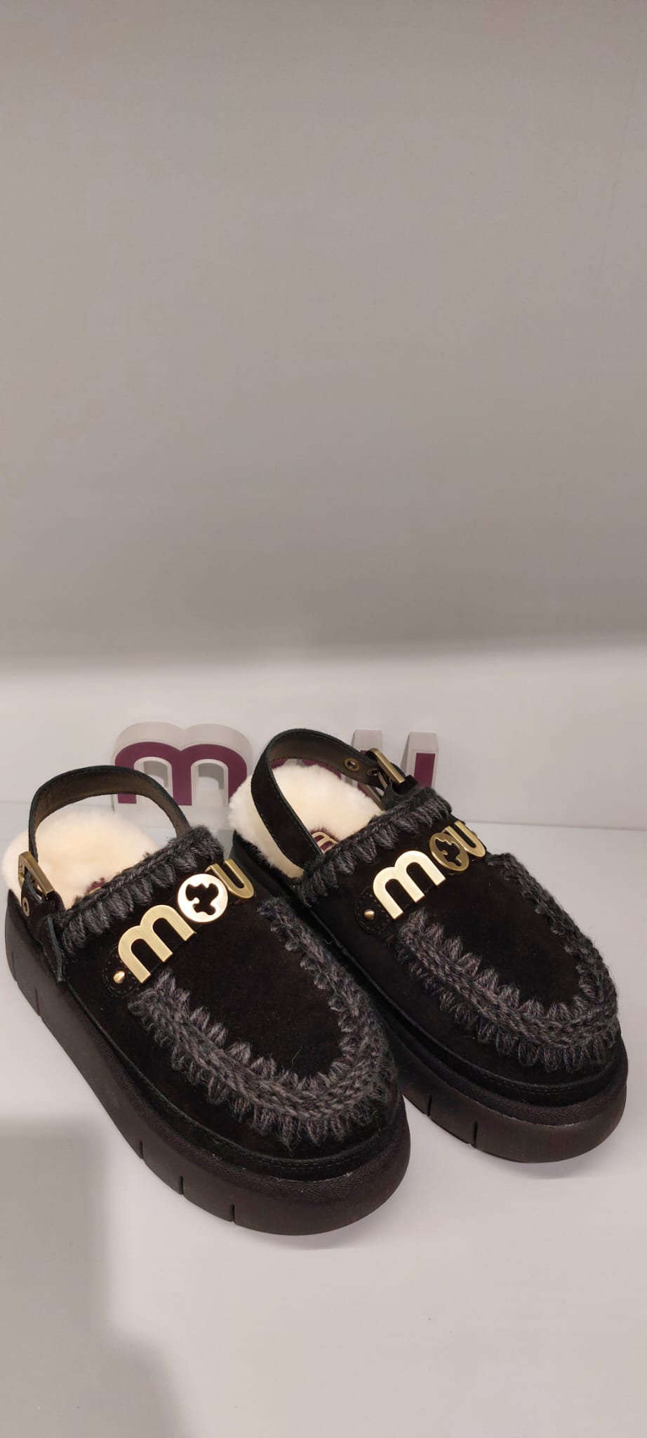 MOU BOUNCE CLOG BACKSTRAP LETTER LOGO