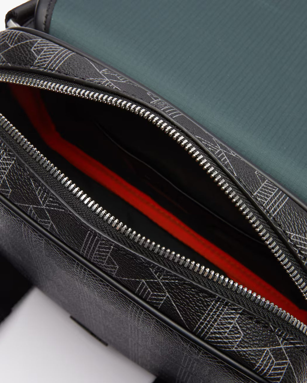 Borsa a tracolla con patta e clip The Blend